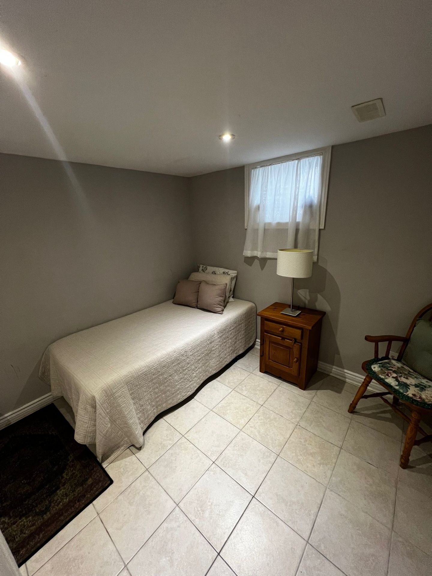 Elite Homestay Room - (Female) room for rent 16